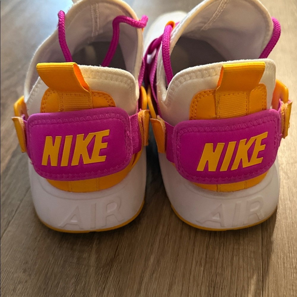 Nike Air Huarache City Low white, fuchsia, and gold color way Size 9 - Picture 4 of 12